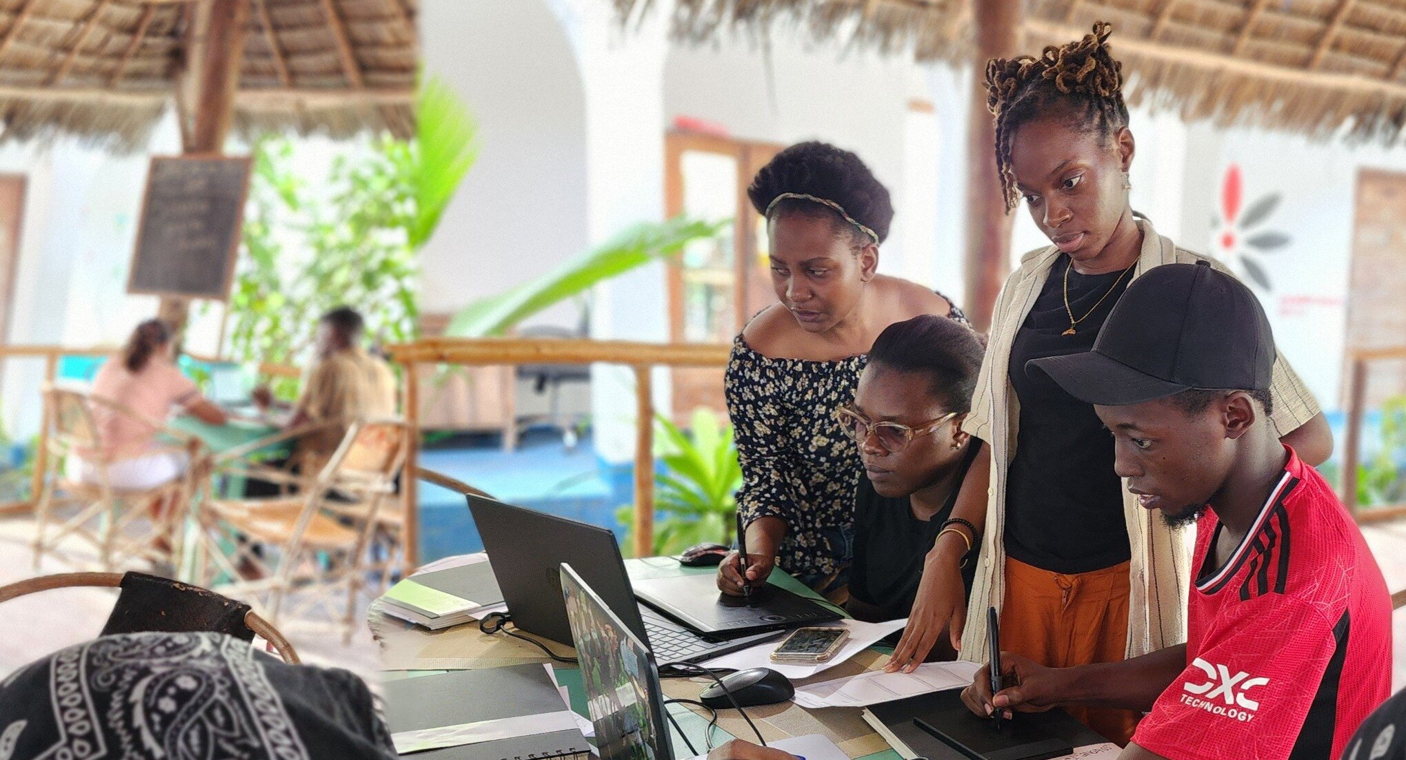 Young creatives collaborating during a TanzAnimation programme